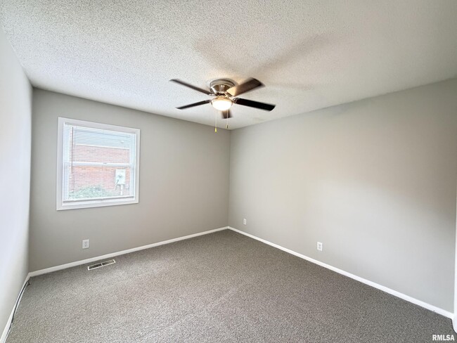 Building Photo - 122 W Morningside Dr