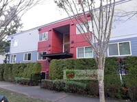 Building Photo - Lovely & Large 2 Bedroom Condo in Great Bu...