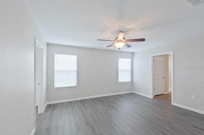 Building Photo - 8650 SW 44th Ct