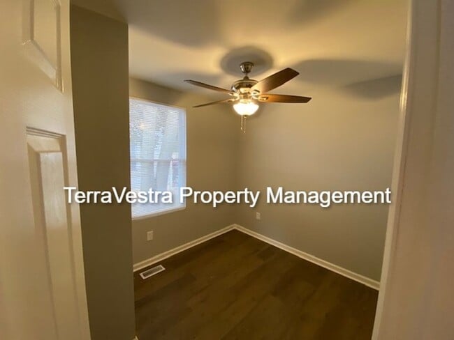 Building Photo - 3 Bed Single Family in Upper Deerfield!