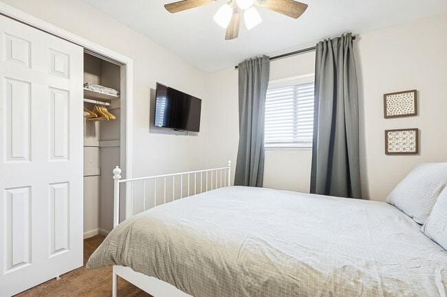 Building Photo - 616 Lemaster Ave