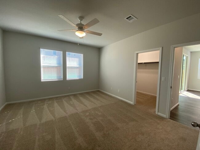 Building Photo - 384 Gaida Loop