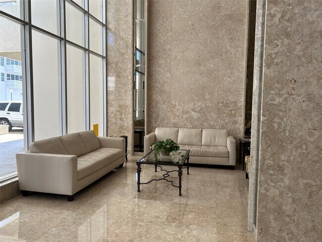 Building Photo - 4020 Galt Ocean Dr