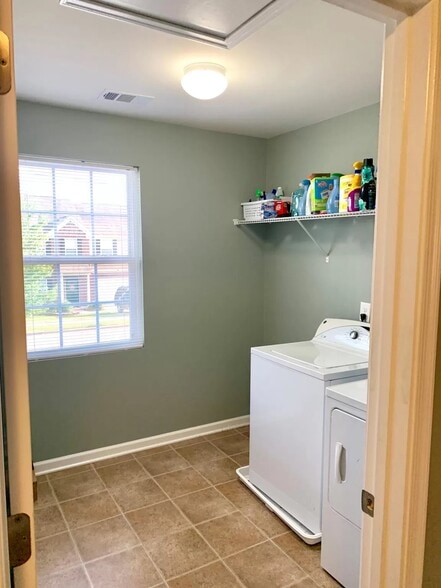 Laundry Room - 5082 Cobblestone Creek Dr