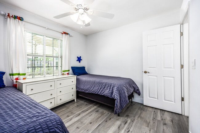 Building Photo - 4726 NW 27 Pl