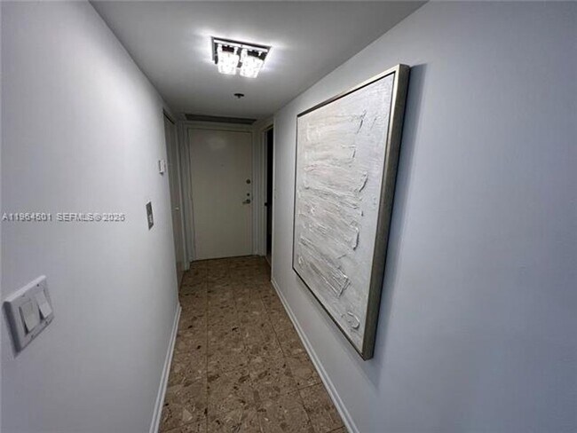 Building Photo - 1717 N Bayshore Dr