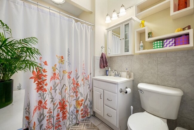 Building Photo - 104 E Brookline St