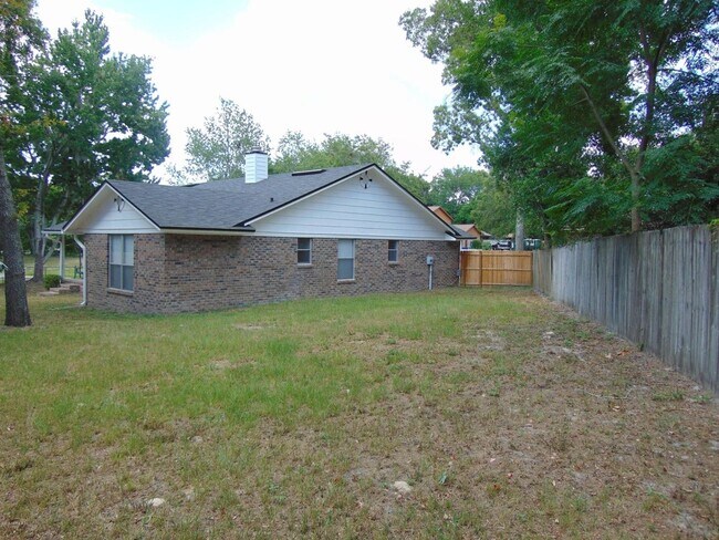 Building Photo - "NEW YEAR'S SPECIAL $500 OFF FIRST FULL MO...