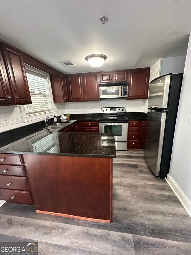 Building Photo - 35 Villa Ct SE