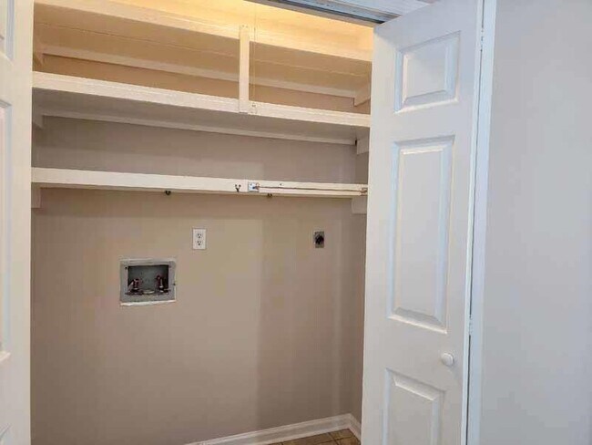 Building Photo - 75 Beaver Pond Loop