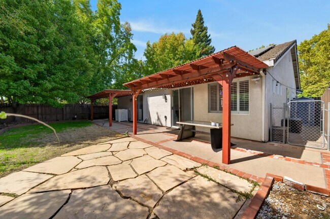 Building Photo - 1647 Gateway Dr