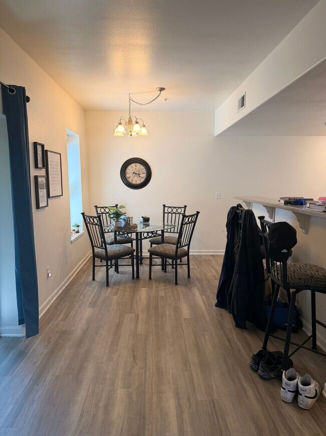 Building Photo - Awesome 2Bed 2Bath Condo Small Dog Considered!!!