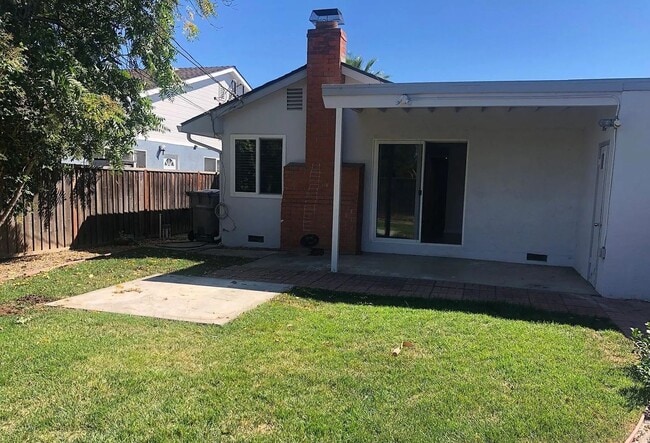 Building Photo - CAMPBELL - REMODELED DUPLEX with garage gr...