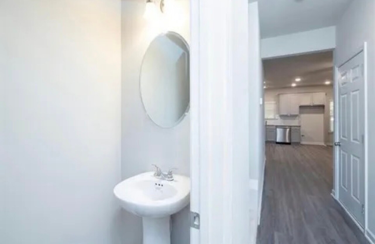 Building Photo - 275 Turtle Creek Dr