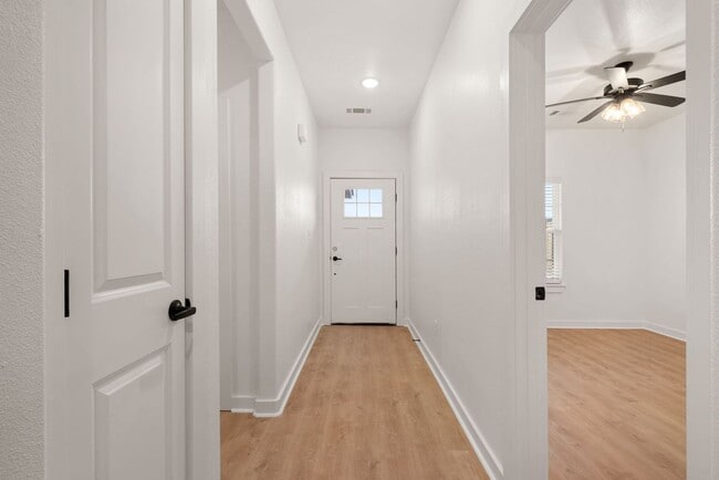 Building Photo - 8700 Cantera Dr