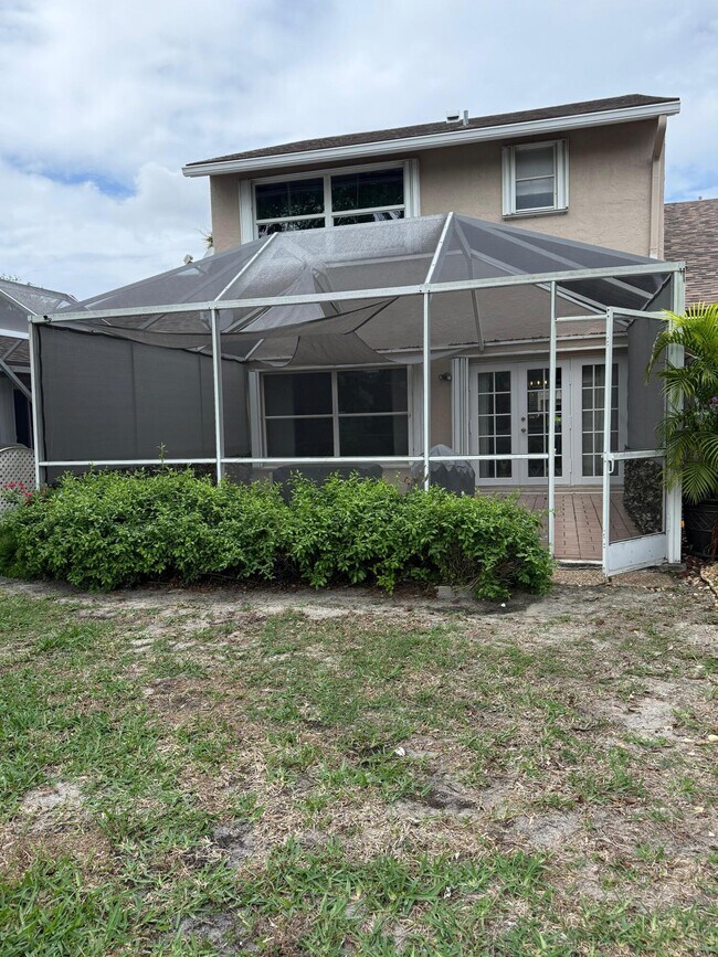 Building Photo - 1120 W Lakes Dr