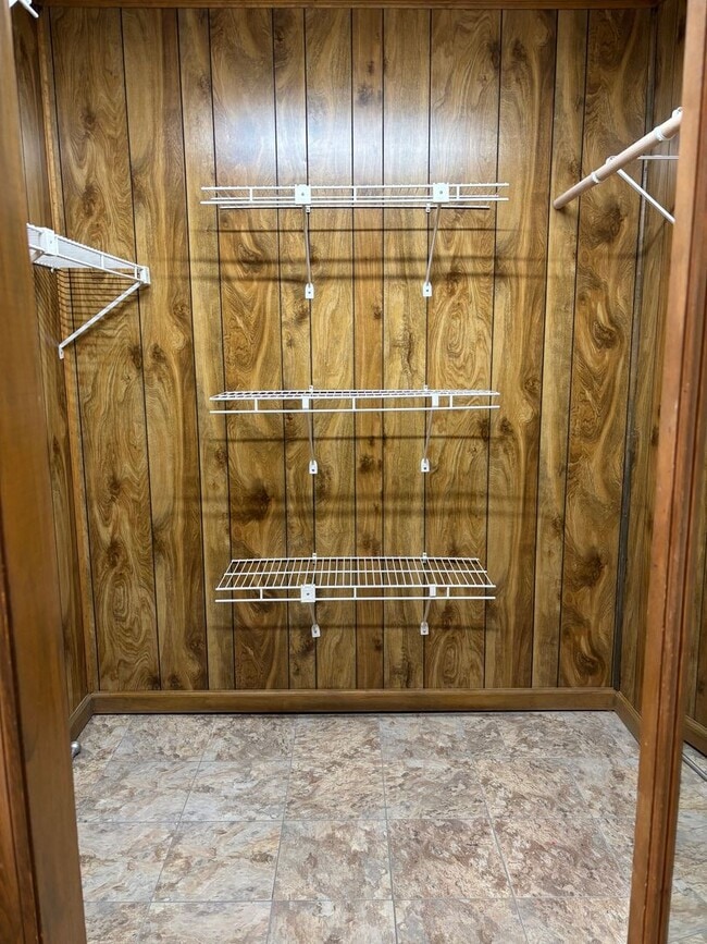 Building Photo - 1448