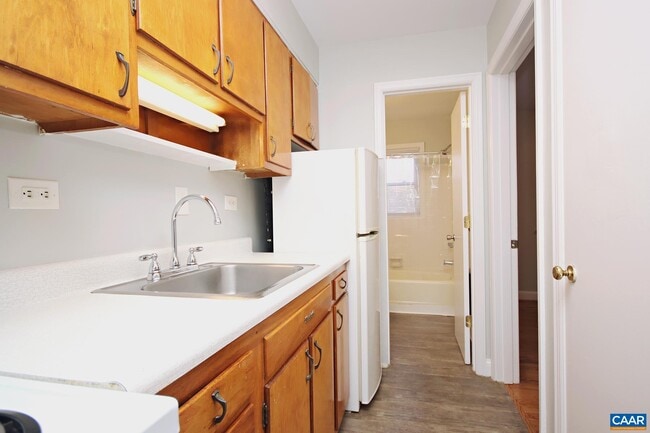 Building Photo - 2114 Ivy Rd