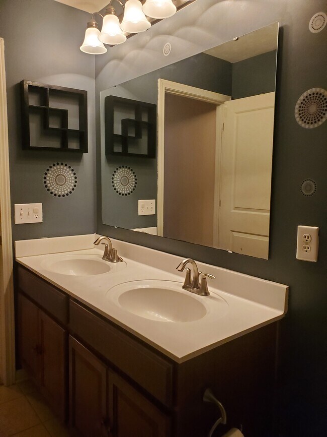 Building Photo - 13973 Catalina Dr