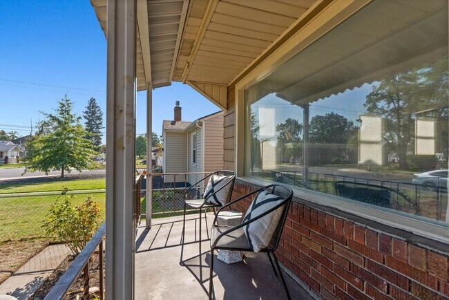 Building Photo - The Garland Bleu 3 bedroom home (Furnished)