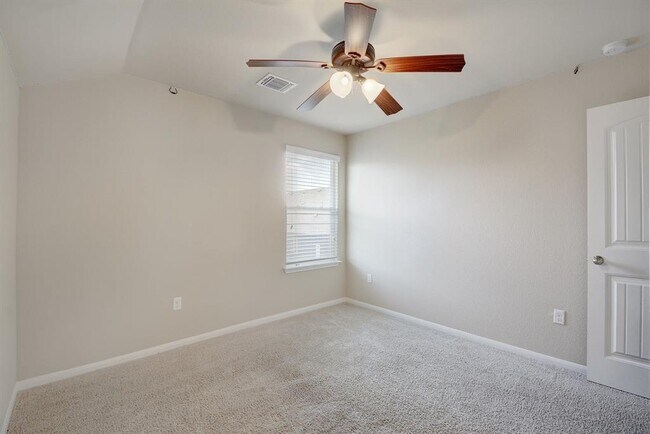 Building Photo - 421 Pentire Way