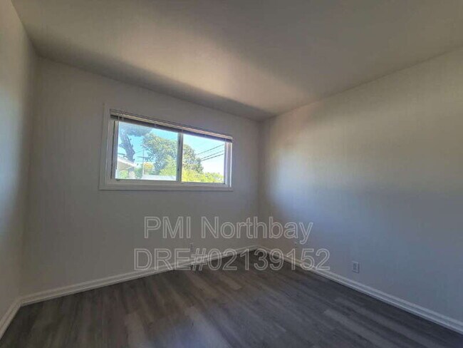 Building Photo - 1325 Canterbury Dr