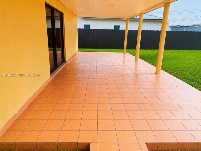 Building Photo - 765 W 70 Pl