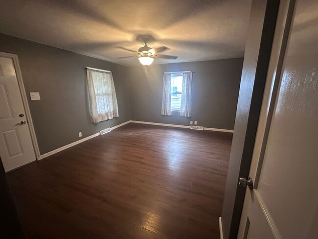 Building Photo - 2415 Jerden Ave
