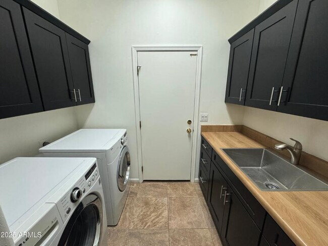 Building Photo - 11678 E Appaloosa Pl