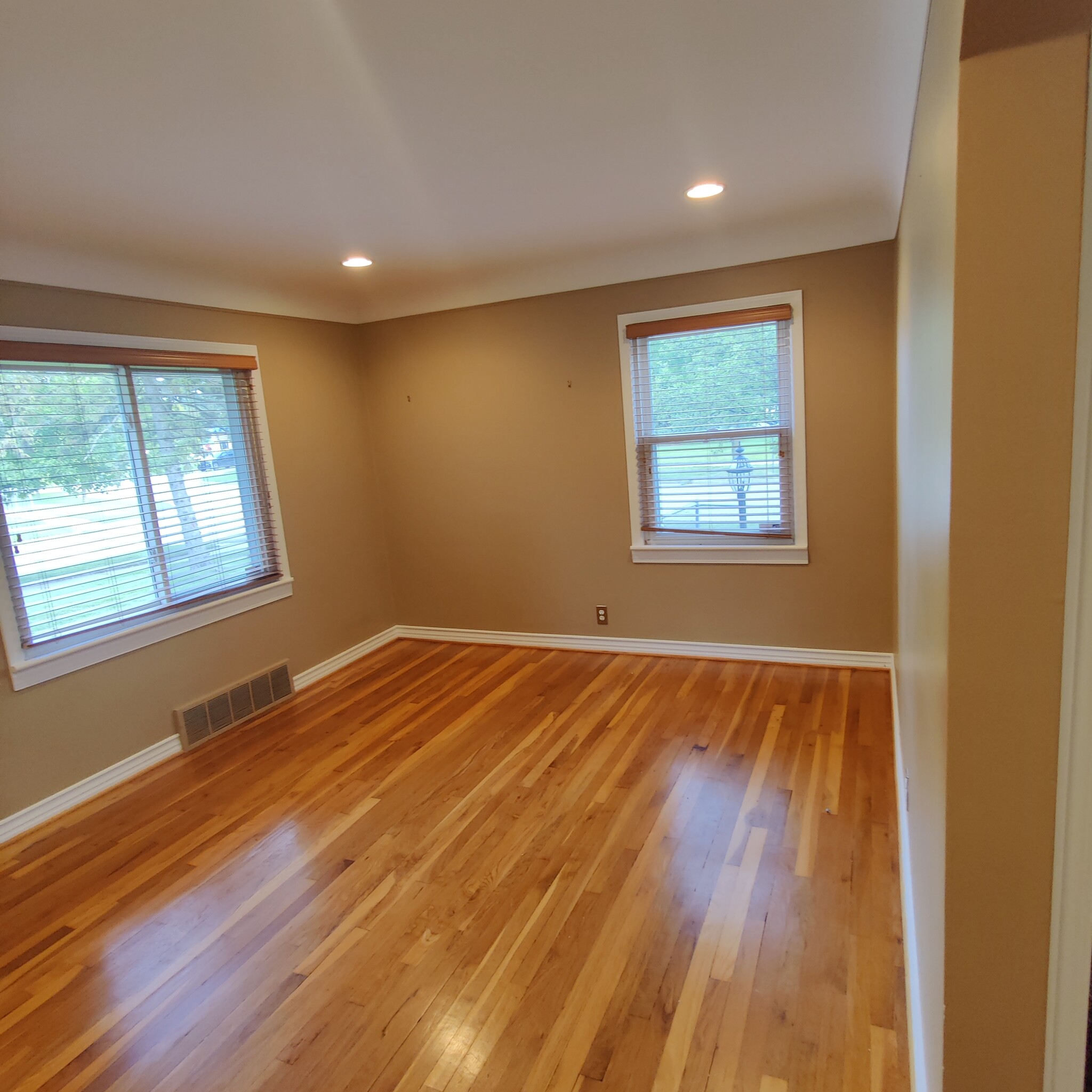 Building Photo - 3403 Woodland Ave