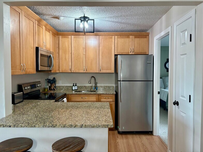 Building Photo - 144 Treetop Cir