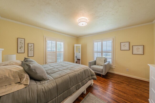 Building Photo - 2157 W Lotus Ave