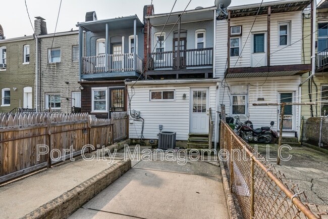 Building Photo - 3210 E Fairmount Ave