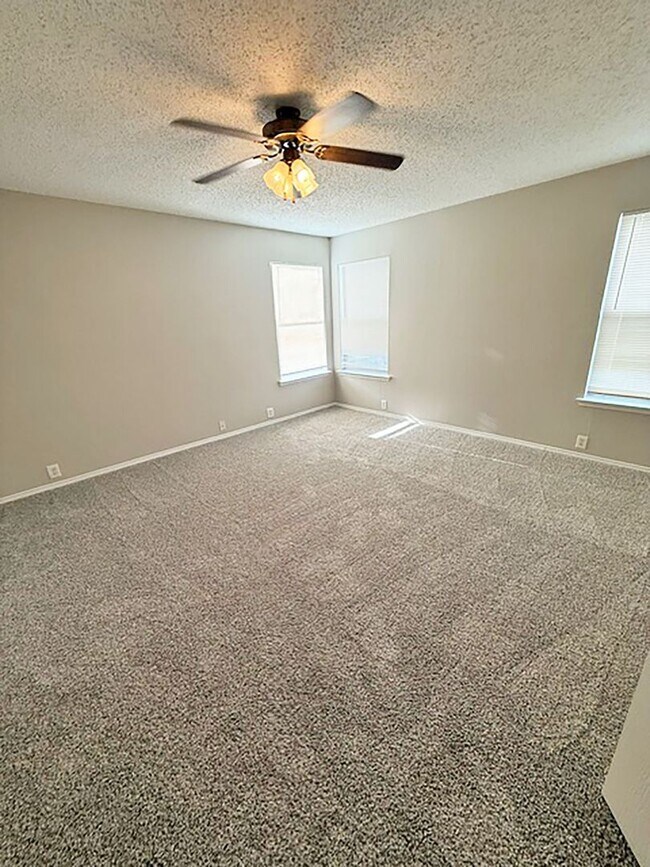 Building Photo - Great 4 Bdrm 2.5 Bath Home in Denton Tx