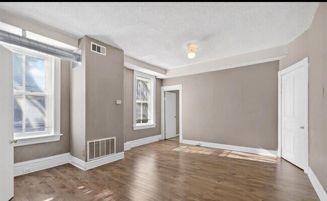 Building Photo - 3005 S Compton Ave