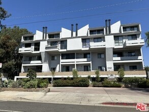 Building Photo - 13331 Moorpark St