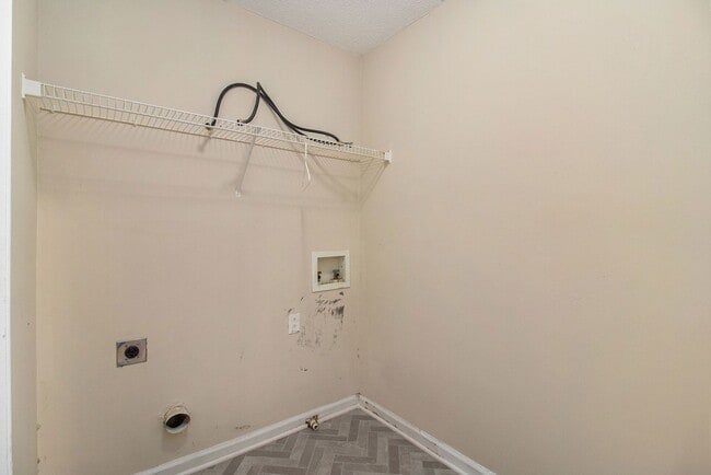 Building Photo - 3 Bedroom 2.5 Bath House