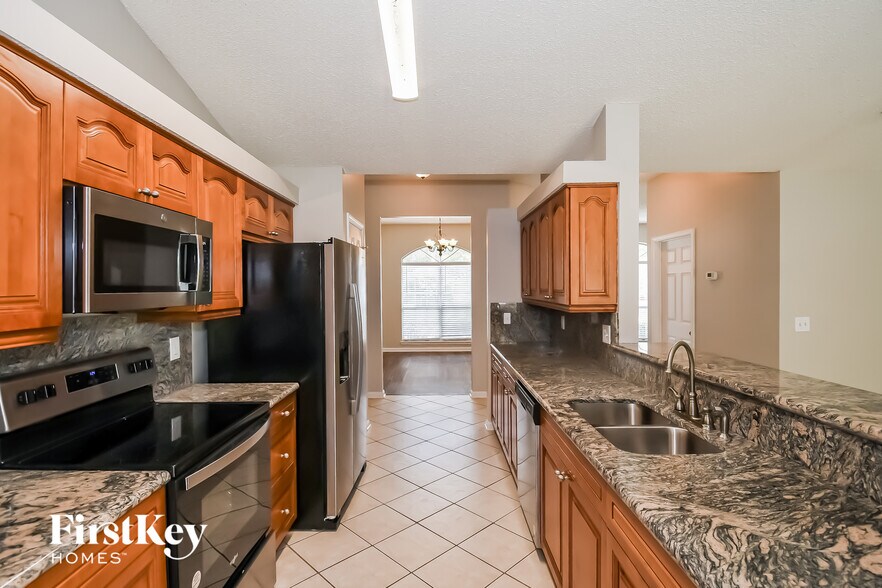 Building Photo - 2985 Chase Ridge Dr