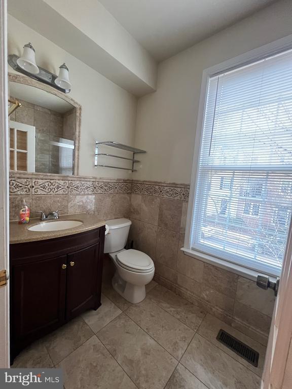 Building Photo - 604 Ridgemont Ave