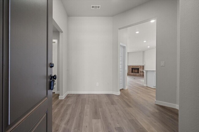 Building Photo - 3203 Farmhouse Ave