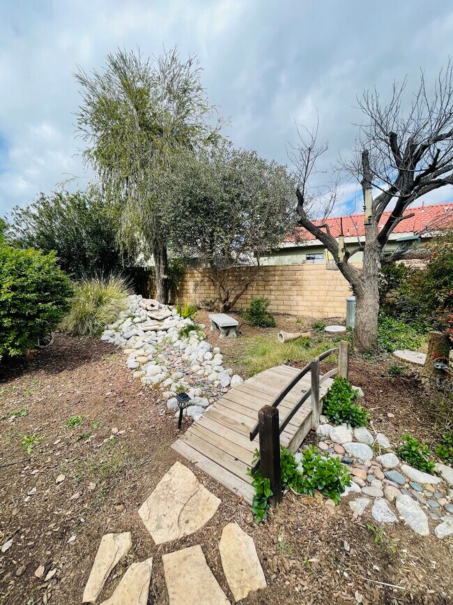 Building Photo - 29613 Via Sonroseo