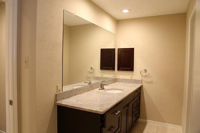 Building Photo - 2323 Manorwood St