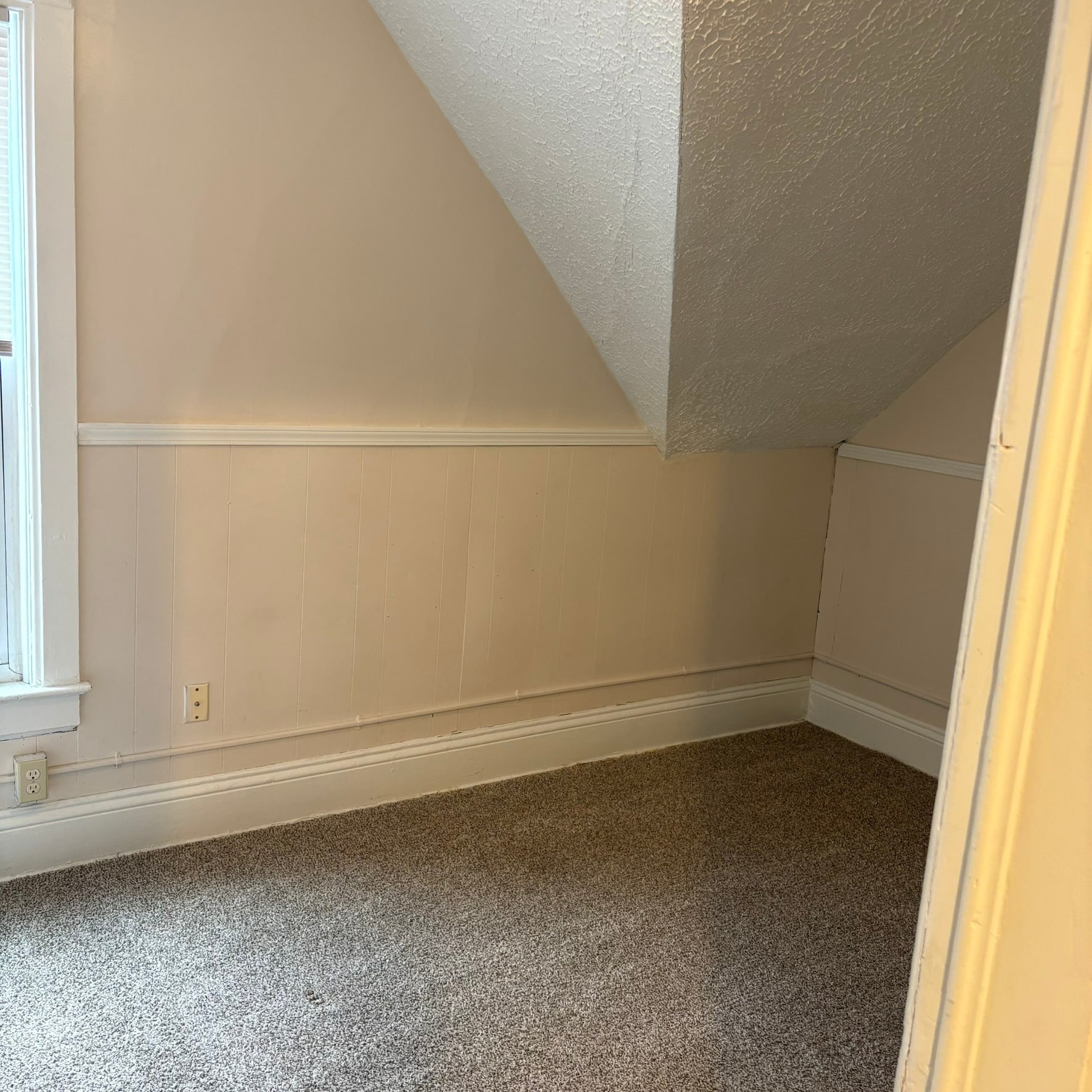 Building Photo - 953 W 17th St