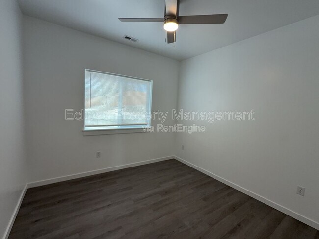 Building Photo - 147 Buena Vista Dr