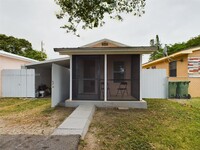 Building Photo - 616 SW 8th Ave