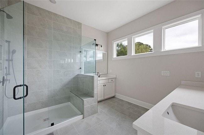 Building Photo - 109 Village Green Ave