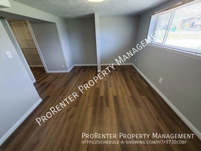 Building Photo - 865 E 350 N