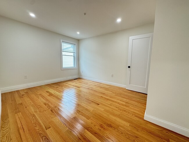 Building Photo - 298 Washington St