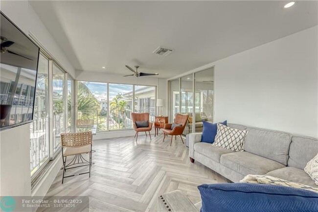 Building Photo - 2717 Yacht Club Blvd