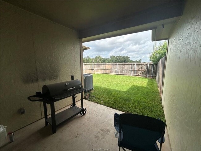 Building Photo - AUGUST MOVE IN!! Beautiful 3 Bedroom Townhome Available for Lease!